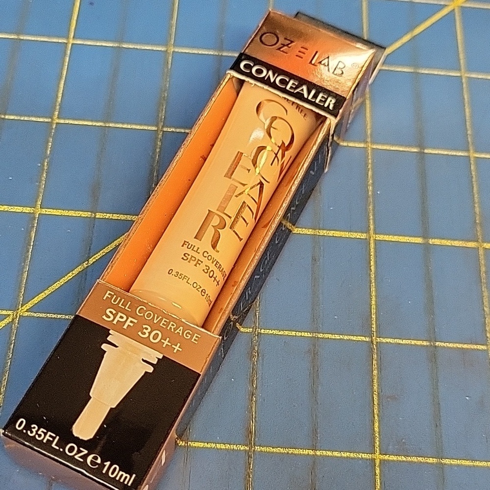OZ E LAB Concealer SPF 30++ - 04 New Sealed Box